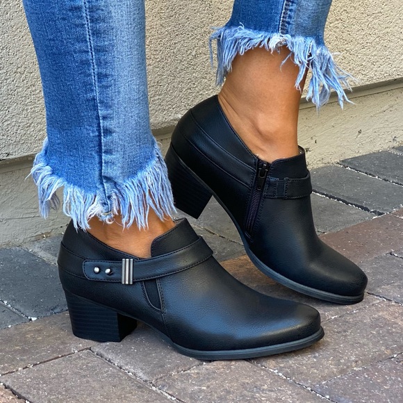 Black Modern Chic Kitten Block Heel Ankle Booties - Picture 5 of 10